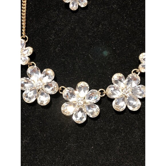 Crystal Rhinestone Daisy Flower Statement necklace 20” Matching Pierced Earr - Picture 3 of 7